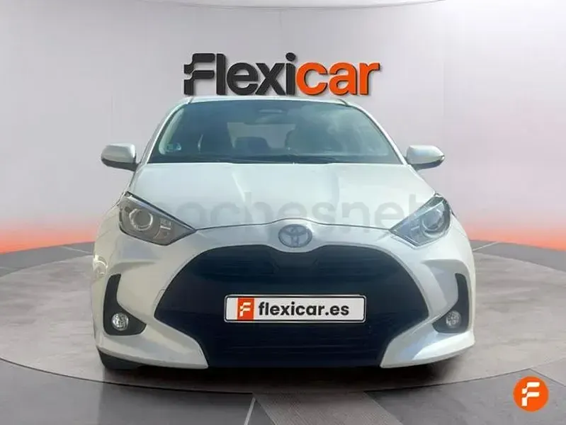 Usado Toyota Yaris Hybrid Active 116 CV (85 kW) 2025 Blanco Berlina