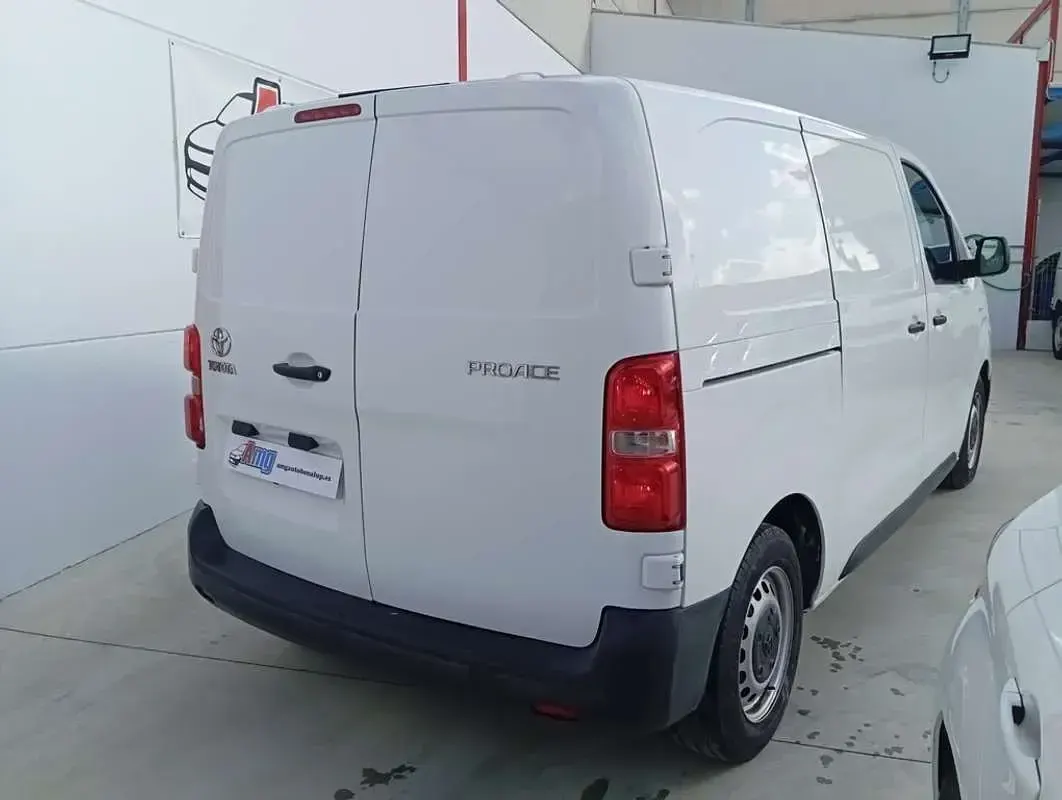 Usado Toyota Proace 102 CV (75 kW) 2021 Blanco Monovolumen