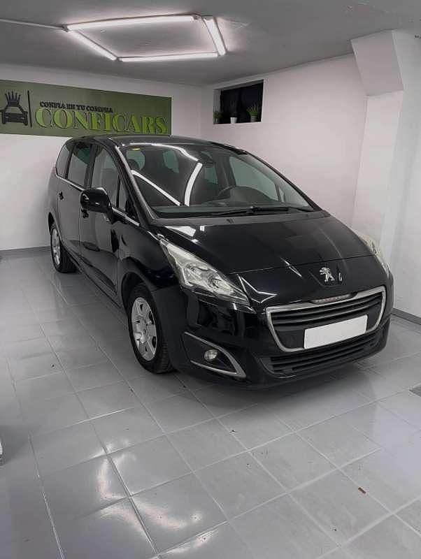 Usado Peugeot 5008 Allure 114 CV (83 kW) 2014 Negro Monovolumen