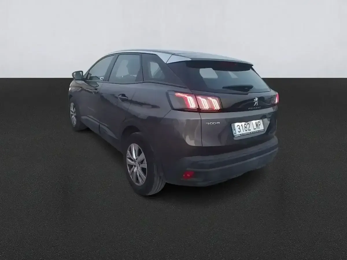 Usado Peugeot 3008 Active 131 CV (96 kW) 2022 Gris / plata SUV