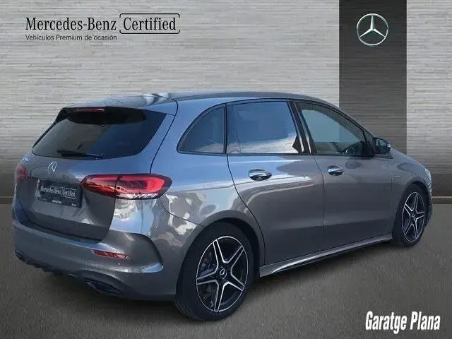 Usado Mercedes B200 150 CV (110 kW) 2022 Gris montaña Utilitario