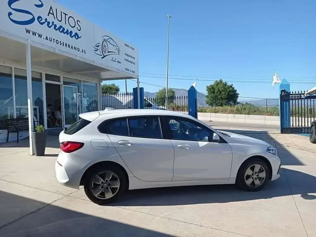 Usado BMW 116 116 CV (85 kW) 2023 Blanco Utilitario