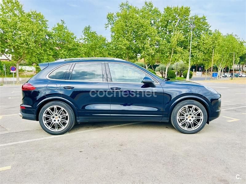 Käytetty Porsche Cayenne 262 HP (192 kW) 2015 Sininen Katumaasturi