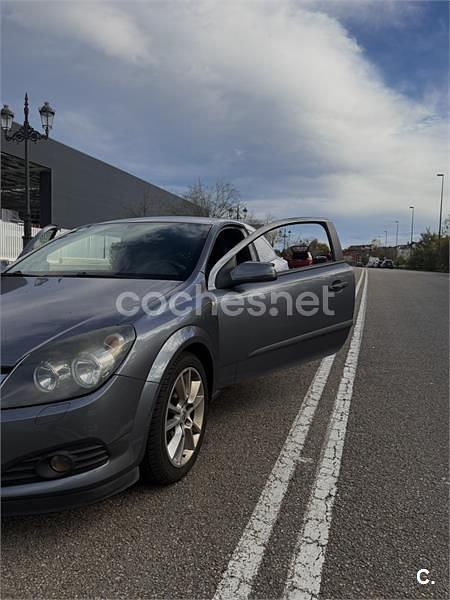 Gris / plata Usado 2005 Opel Astra GTC Sport Berlina | 4300 € (Un poco caro) - Imagen 1/4