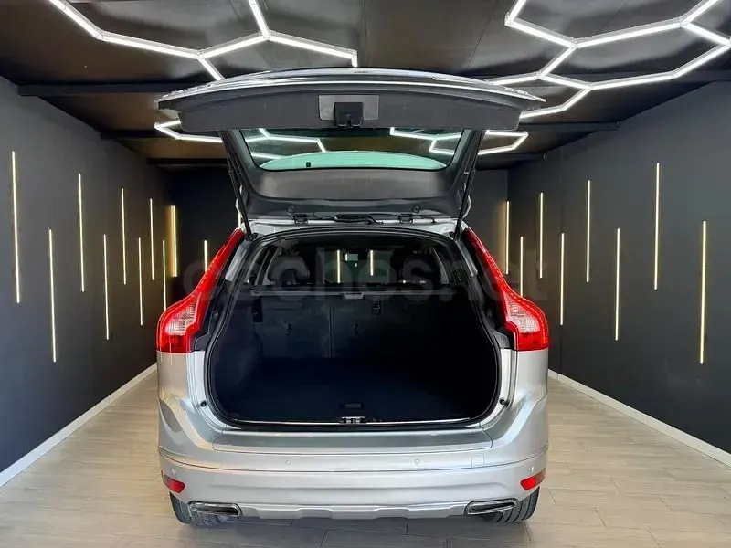 Usado Volvo XC60 Summum 190 CV (139 kW) 2016 Gris / plata SUV