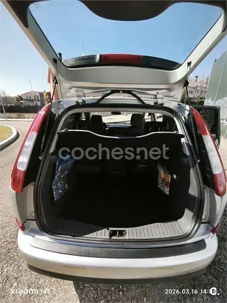 Usado Ford C-MAX Trend 100 CV (73 kW) 2005 Gris / plata Monovolumen