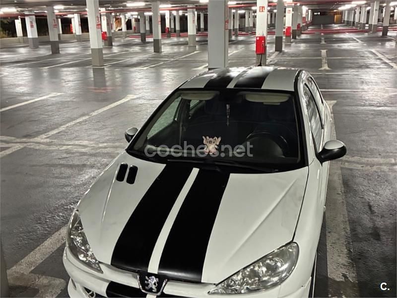 Usado Peugeot 206 70 CV (51 kW) 2005 Blanco Berlina