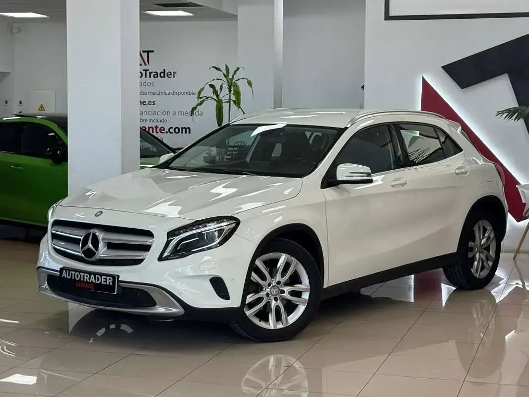 Usado Mercedes GLA200 Urban 136 CV (100 kW) 2016 Blanco SUV