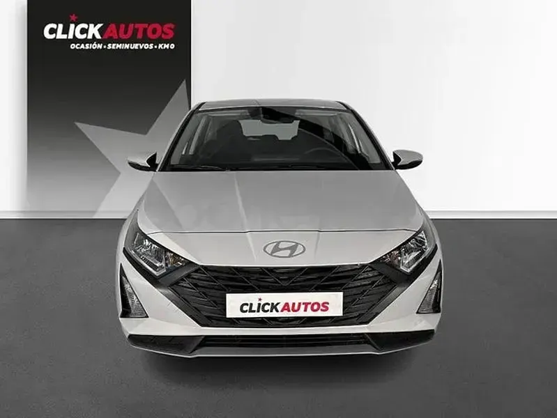 Usado Hyundai i20 84 CV (61 kW) 2024 Gris / plata Utilitario