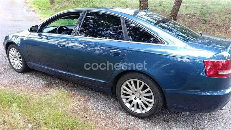 Usado Audi A6 225 CV (165 kW) 2004 Azul Berlina