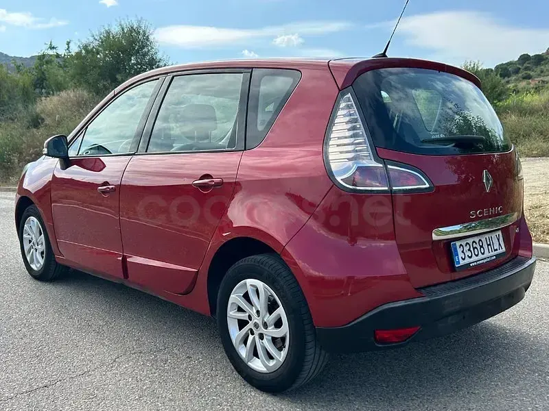 Usado Renault Scénic III Dynamique 110 CV (80 kW) 2012 Granate Monovolumen