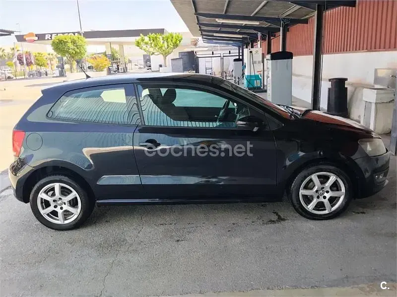 Usado VW Polo Advance 75 CV (55 kW) 2011 Negro Utilitario