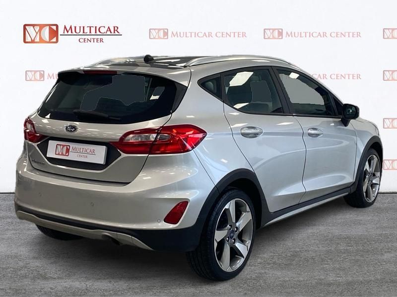 Usado Ford Fiesta Active 85 CV (62 kW) 2019 Gris / plata Utilitario