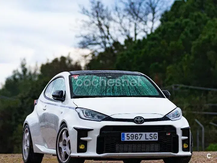 Usado Toyota Yaris 261 CV (191 kW) 2021 Blanco Utilitario