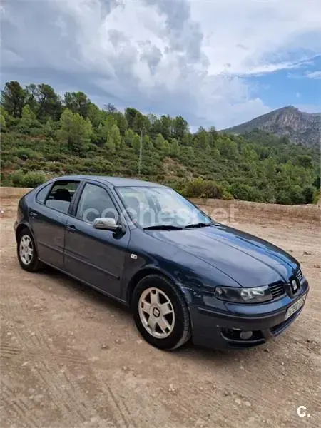 Usado Seat Leon 110 CV (80 kW) 2001 Negro Utilitario