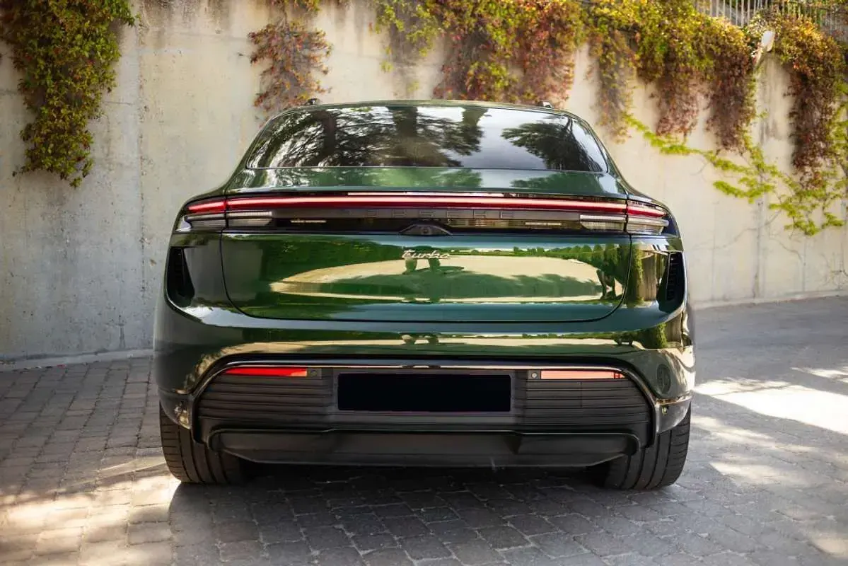 Usado Porsche Macan Turbo 469 kW (639 CV) 2024 Verde SUV