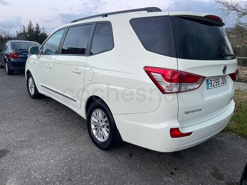 Usado SsangYong Rodius Limited 178 CV (130 kW) 2015 Blanco Monovolumen