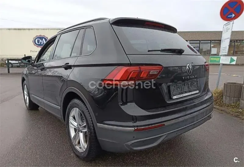 Käytetty VW Tiguan R-line 200 HP (147 kW) 2020 Musta Katumaasturi