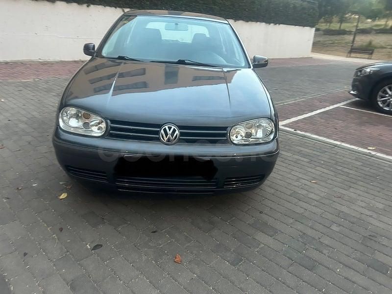 Usado VW Golf IV Highline 102 CV (75 kW) 2003 Gris / plata Berlina