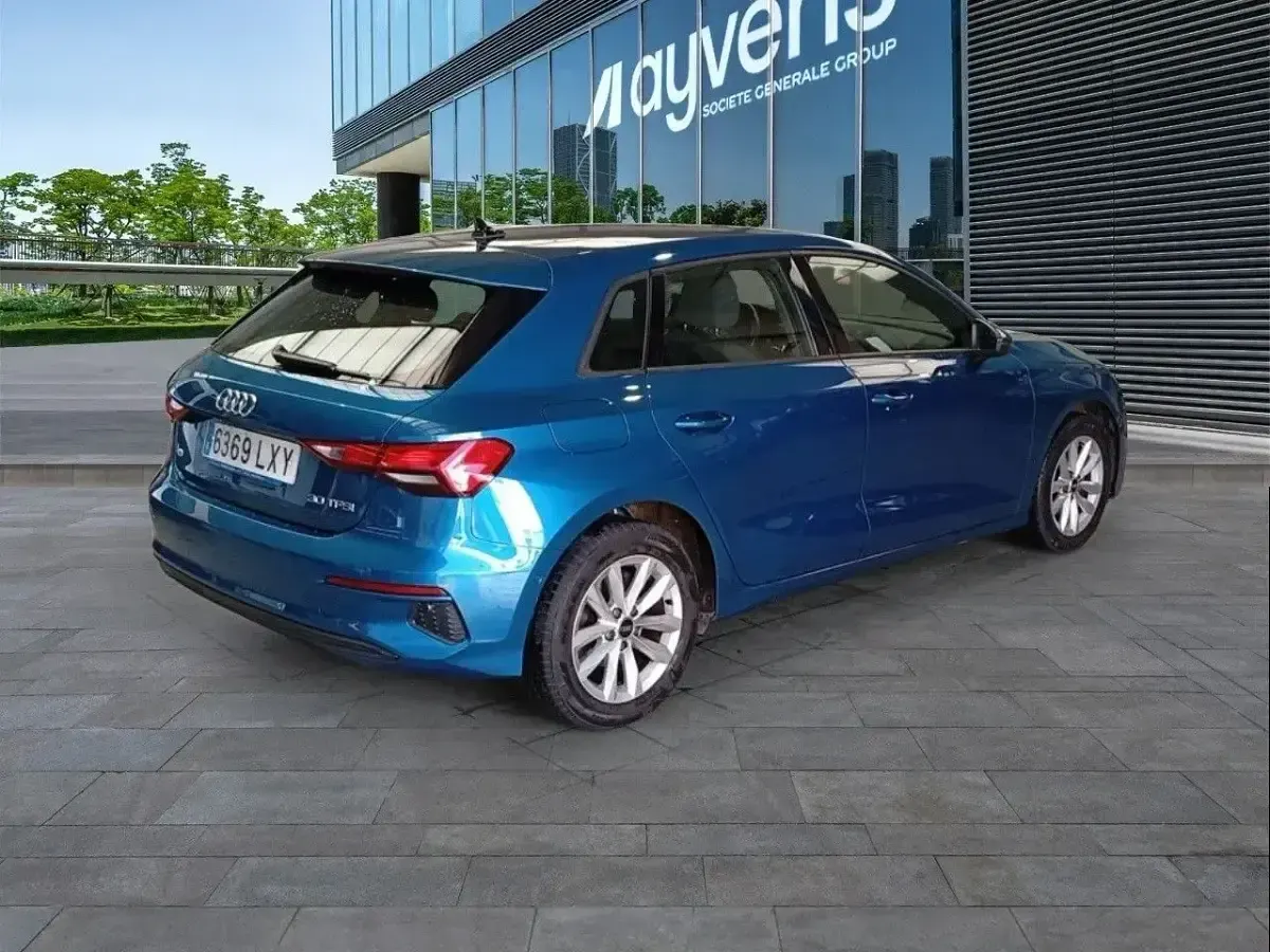 Usado Audi A3 110 CV (80 kW) 2022 Azul Berlina