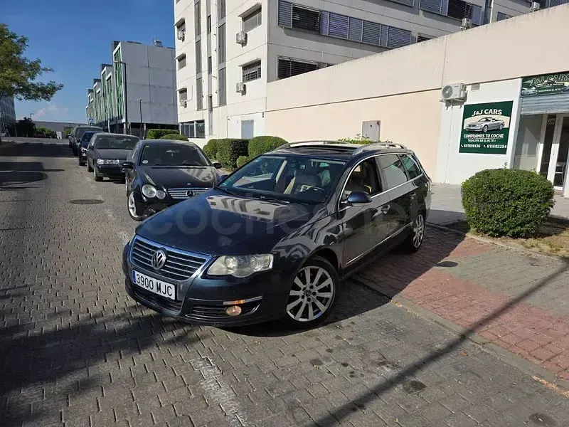 Usado VW Passat Highline 140 CV (102 kW) 2008 Gris / plata Familiar