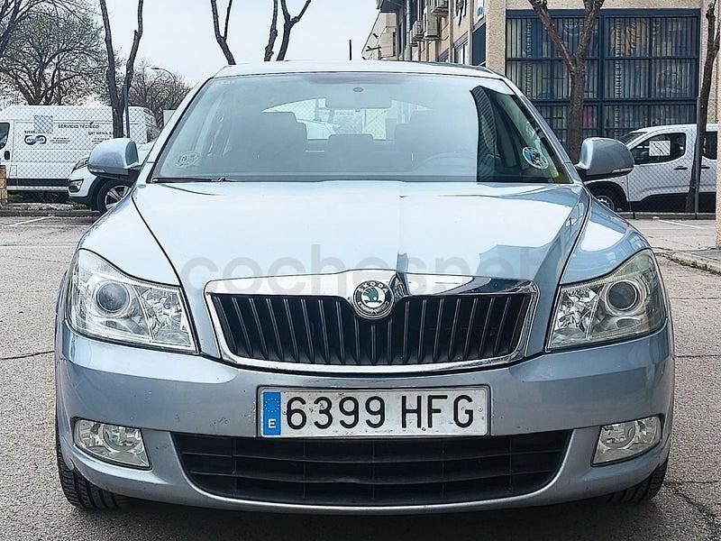 Usado Skoda Octavia 105 CV (77 kW) 2011 Azul Berlina