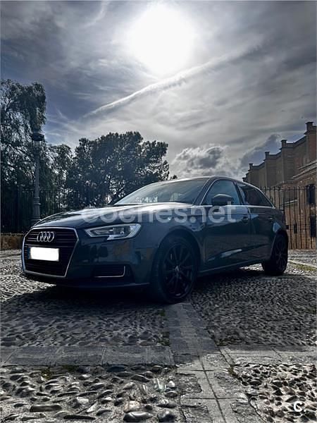 Usado Audi A3 Sport 110 CV (80 kW) 2017 Gris / plata Berlina