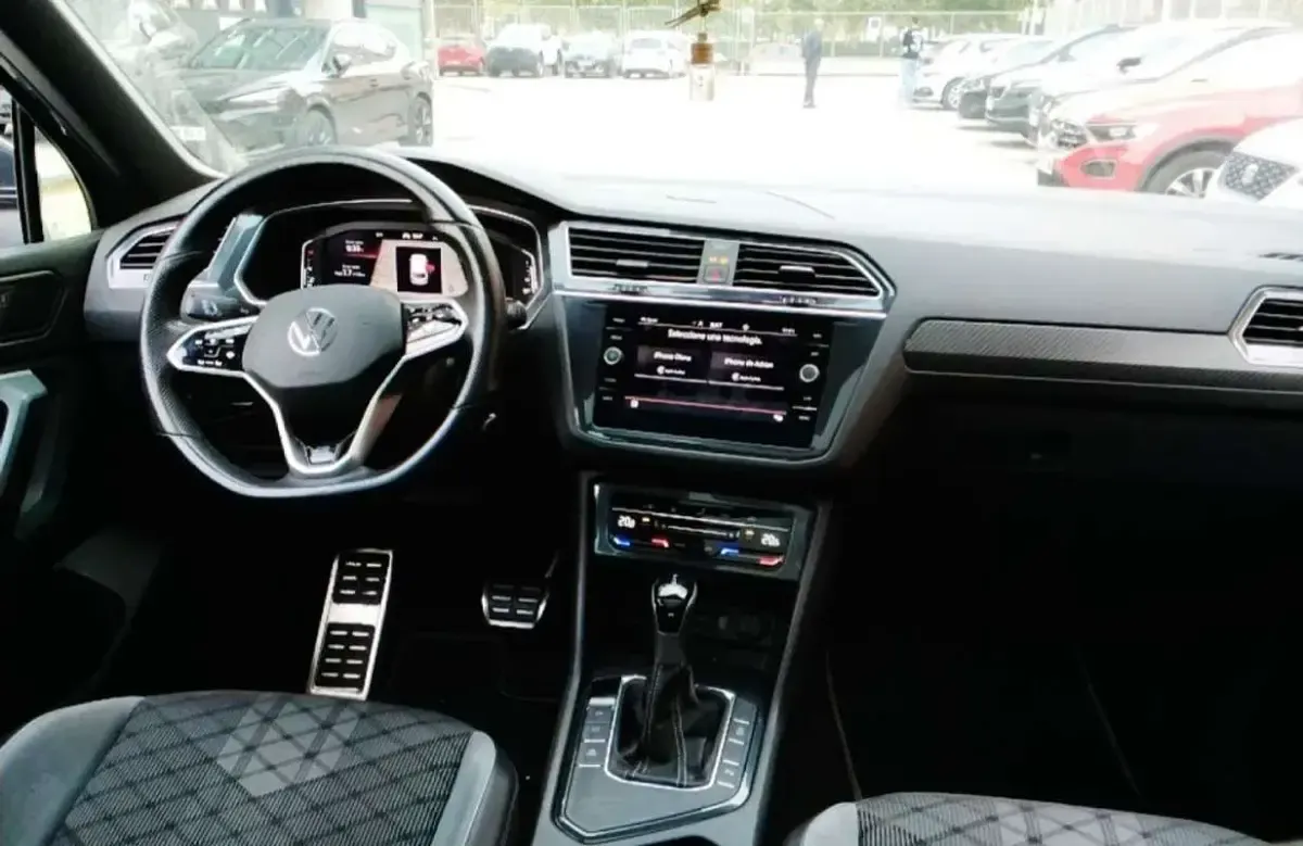 Usado VW Tiguan R-line 150 CV (110 kW) 2022 Gris SUV