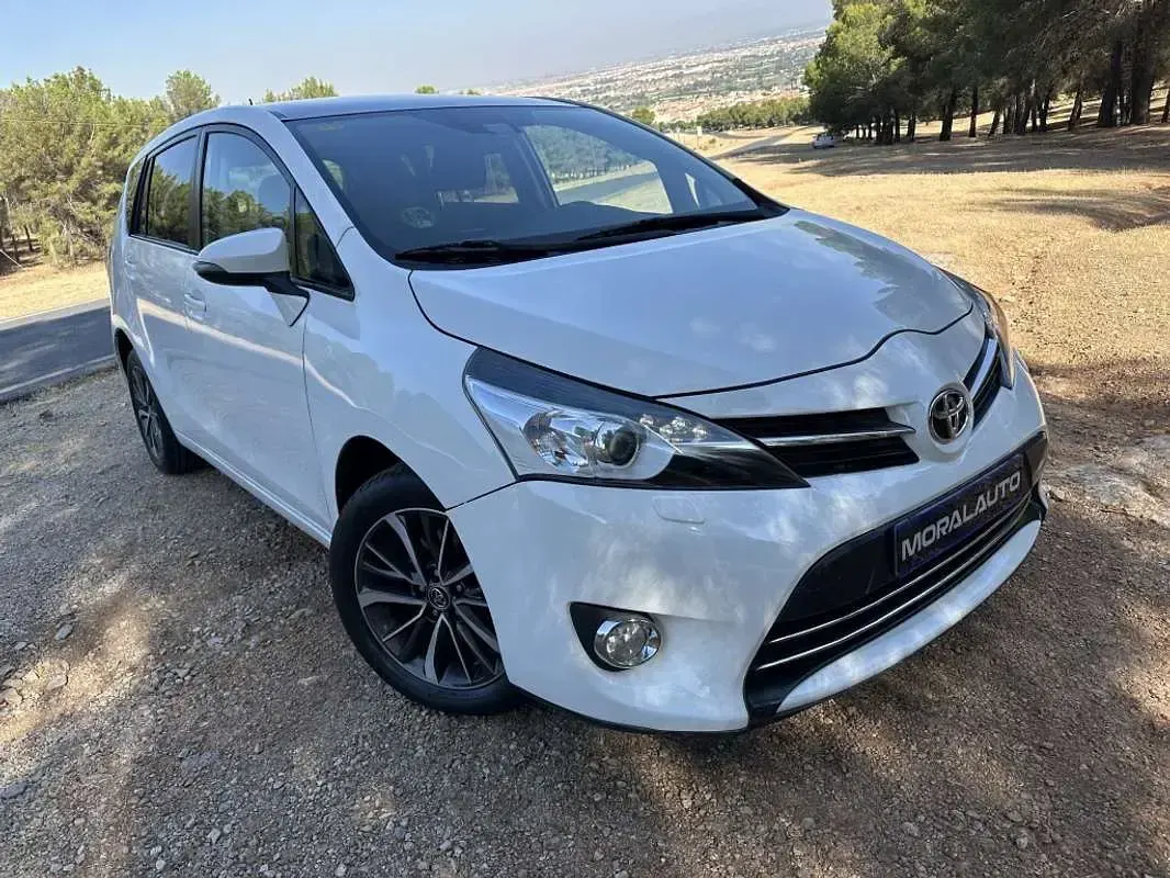 Usado Toyota Verso Comfort 111 CV (81 kW) 2016 Blanco Monovolumen