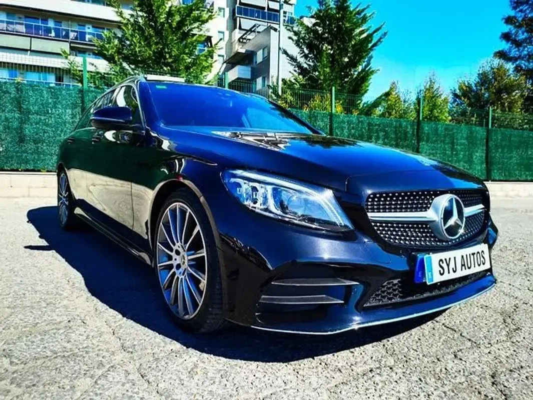 Usado Mercedes C180 AMG line 156 CV (114 kW) 2020 Negro Familiar
