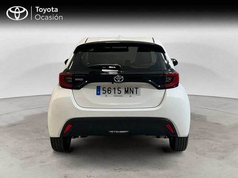 Usado Toyota Yaris Edition 125 CV (91 kW) 2024 Blanco Berlina