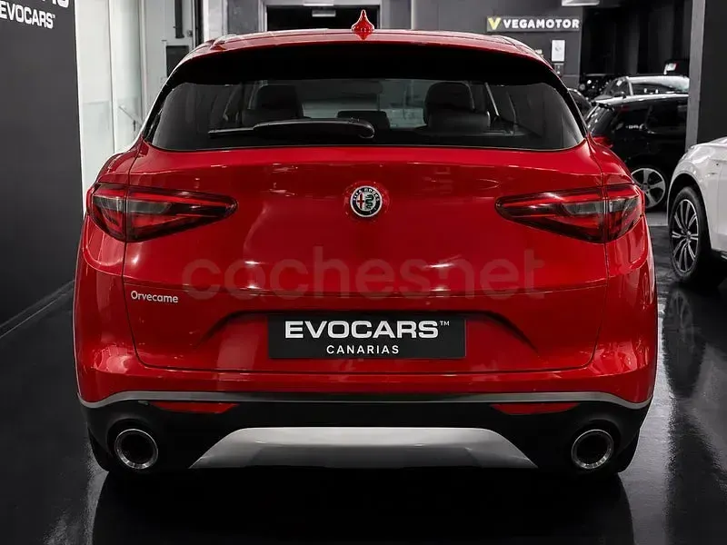 Usado Alfa Romeo Stelvio Super 201 CV (147 kW) 2018 Rojo SUV