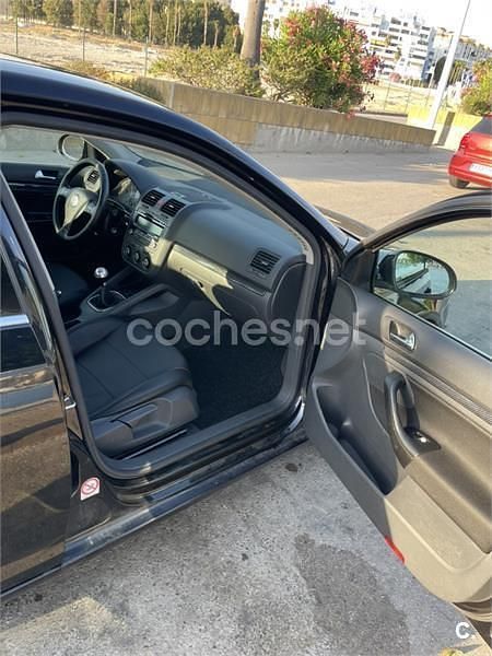 Usado VW Jetta Advance 140 CV (102 kW) 2007 Negro Berlina