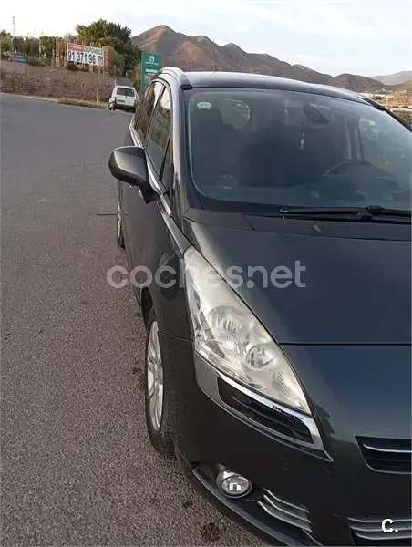 Usado Peugeot 5008 Style 115 CV (84 kW) 2013 Negro Monovolumen
