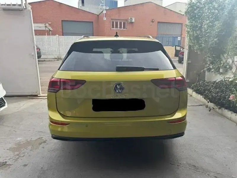 Usado VW Golf VIII Life 130 CV (95 kW) 2023 Amarillo Familiar