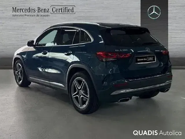 Käytetty Mercedes GLA180 136 HP (100 kW) 2021 Sininen Katumaasturi