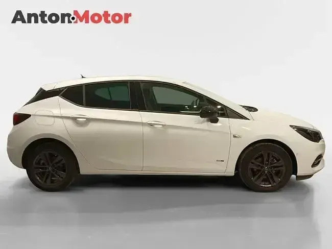Usado Opel Astra Design & Tech 110 CV (80 kW) 2021 Blanco