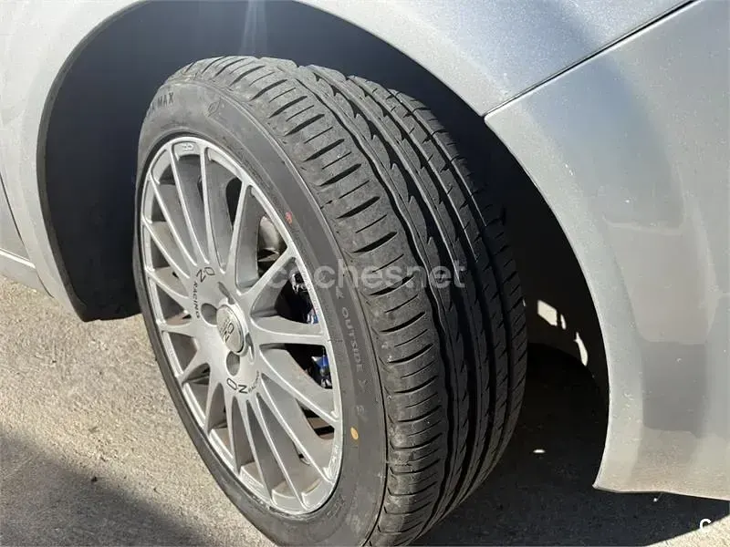 Usado Renault Scénic II 105 CV (77 kW) 2007 Gris / plata Monovolumen