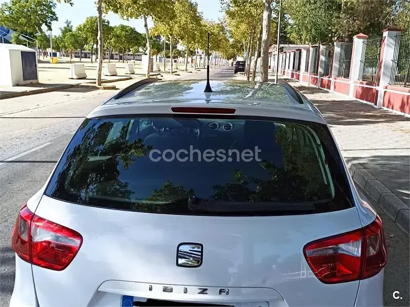 Usado Seat Ibiza ST Reference 90 CV (66 kW) 2012 Blanco Familiar