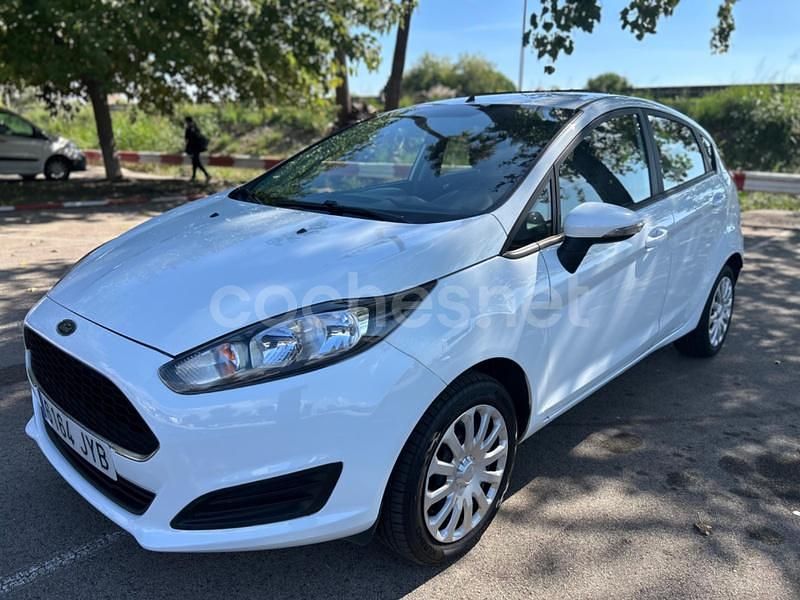 Usado Ford Fiesta Trend 86 CV (63 kW) 2017 Blanco Utilitario