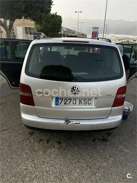 Usado VW Touran Advance 100 CV (73 kW) 2004 Gris / plata Monovolumen