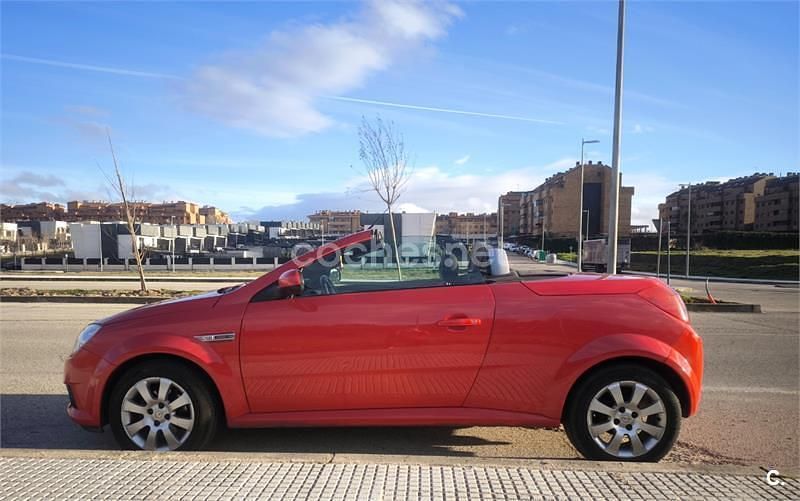 Usado Opel Tigra Sport 70 CV (51 kW) 2005 Rojo Descapotable