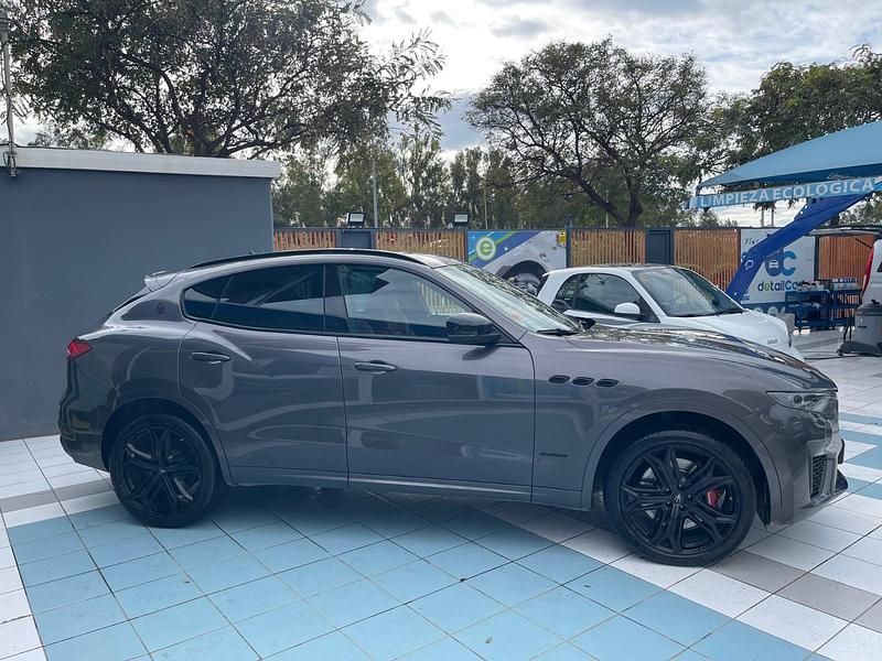 Usado Maserati Levante 350 CV (257 kW) 2019 Gris SUV