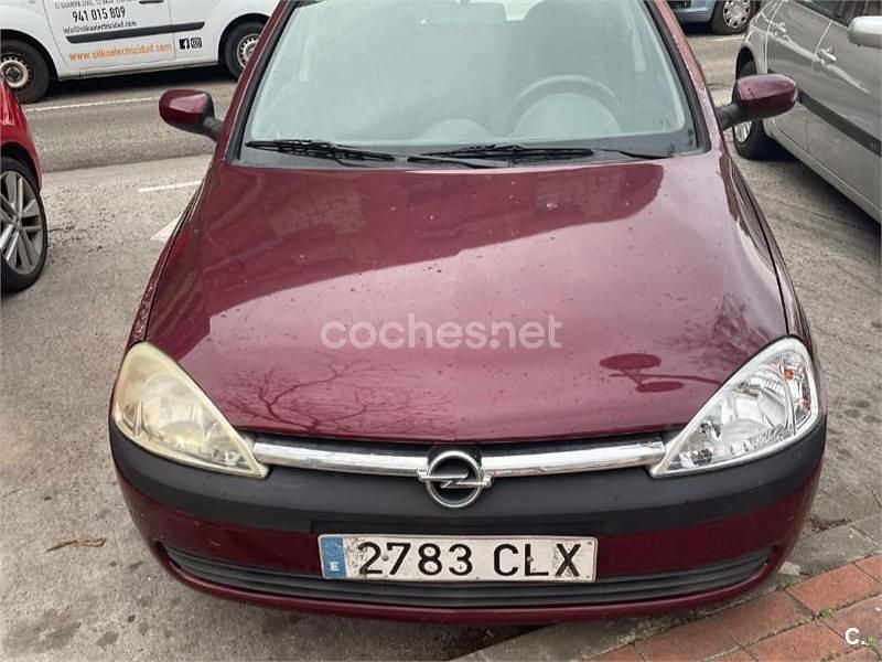 Usado Opel Corsa Essentia 75 CV (55 kW) 2003 Granate Utilitario