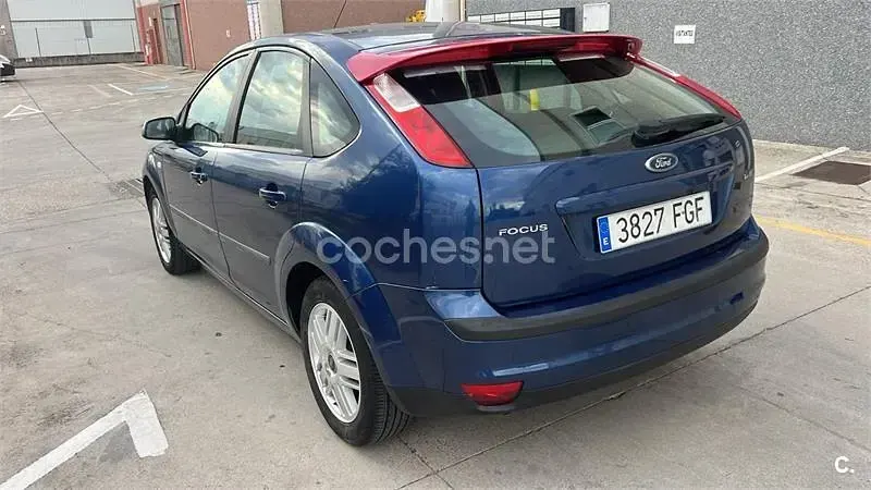 Usado Ford Focus Ambiente 90 CV (66 kW) 2006 Azul Berlina