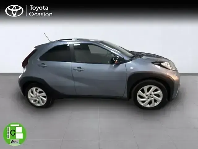 Begagnad Toyota Aygo X-play 69 HK (50 kW) 2024 Blå