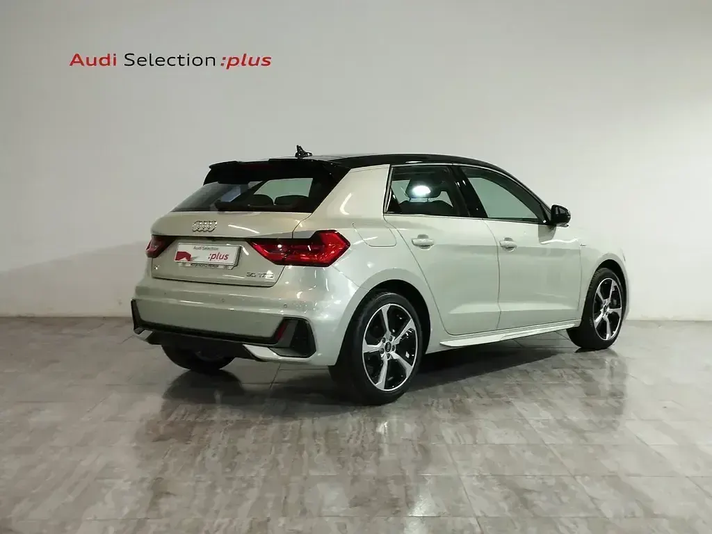 Usado Audi A1 116 CV (85 kW) 2025 Gris SUV