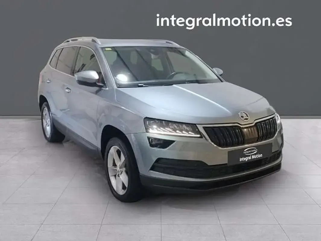 Usado Skoda Karoq Ambition 116 CV (85 kW) 2018 Gris SUV