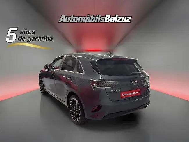 Usado Kia Ceed 101 HP (74 kW) 2025 Cinzento Citadino