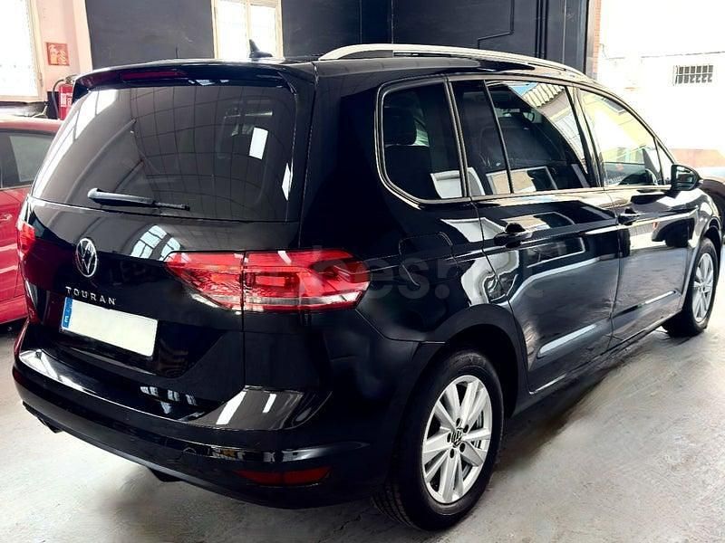 Usado VW Touran Advance 150 CV (110 kW) 2022 Negro Monovolumen
